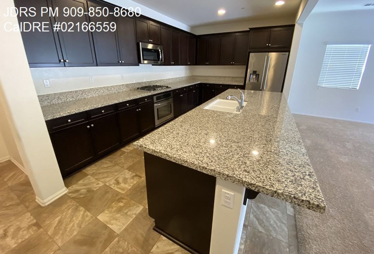 3253 Quarry Dr - Photo 3 of 14