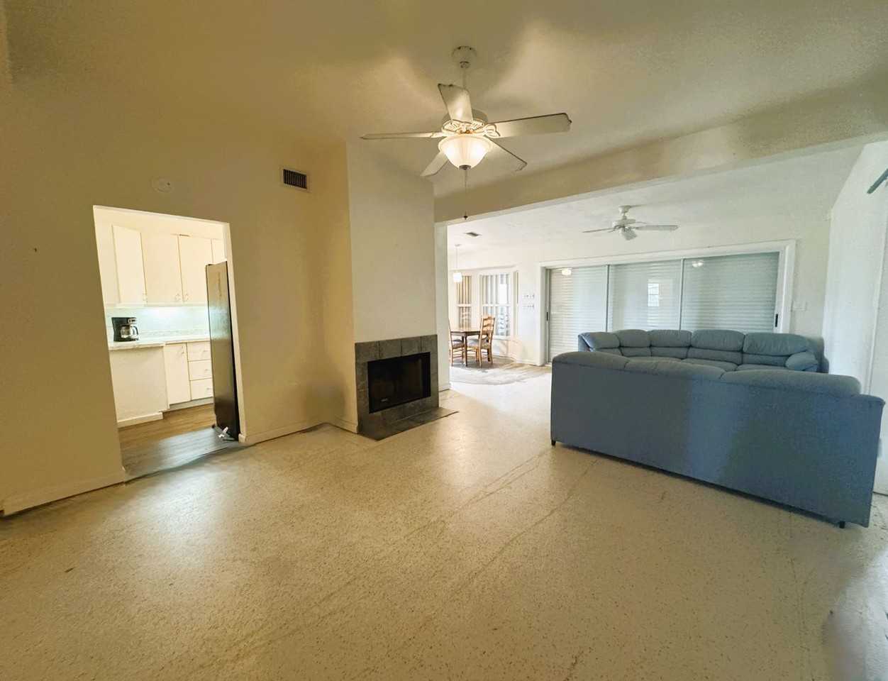4379 Conway Blvd - Photo 5 of 35