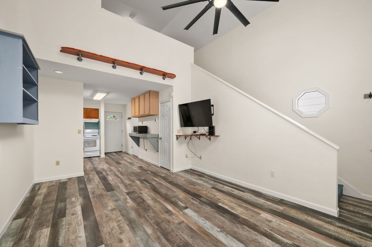 414 S Washington St - Photo 3 of 25