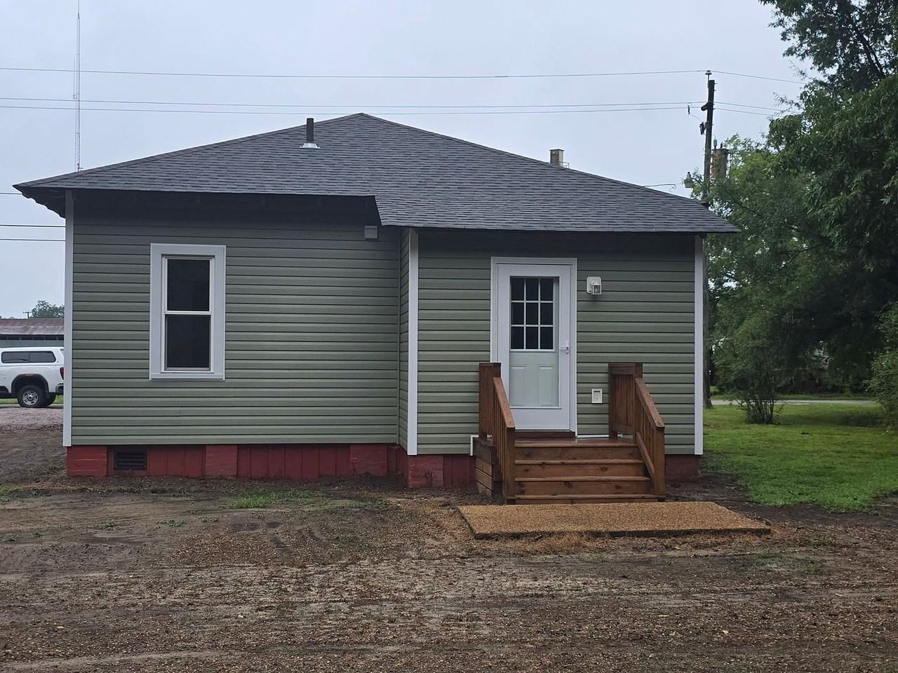 207 Chestnut St - Photo 2 of 9