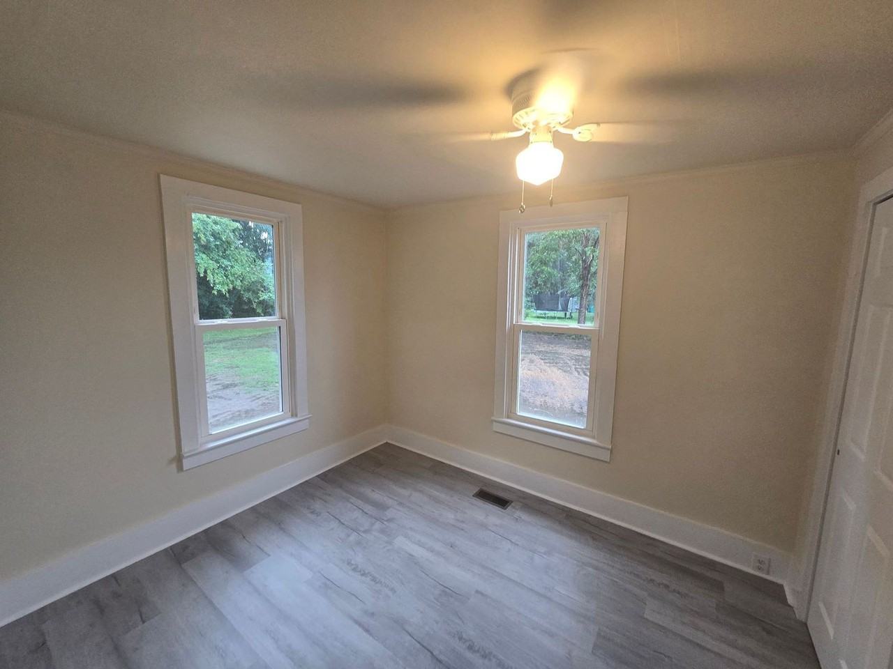 207 Chestnut St - Photo 6 of 9