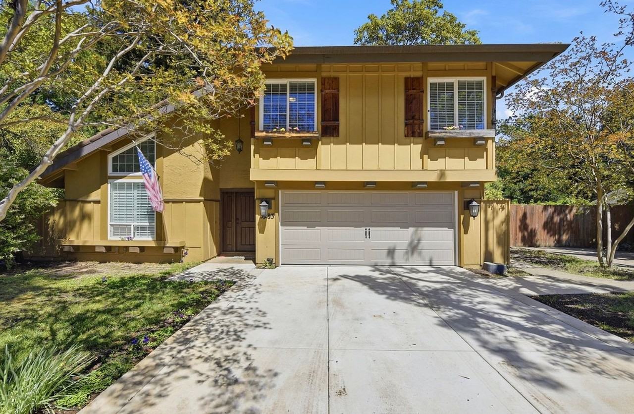 3283 Cambridge Rd - Photo 2 of 44