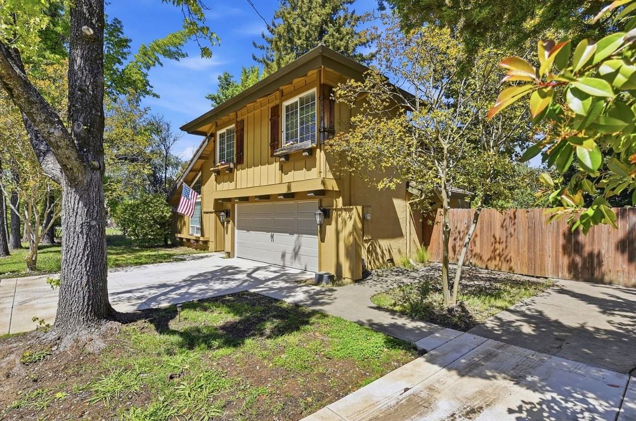 3283 Cambridge Rd - Photo 3 of 44