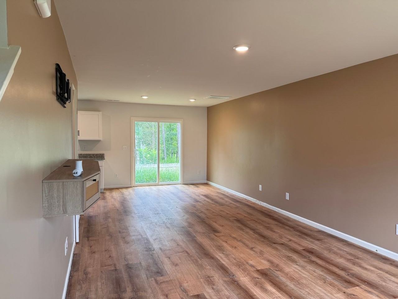545 Spring St - Photo 2 of 26