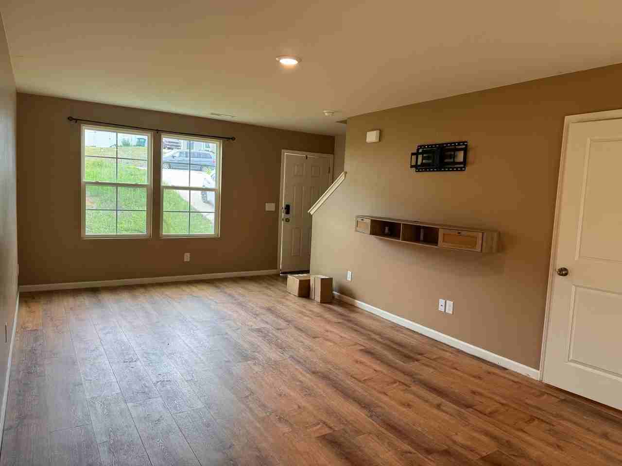 545 Spring St - Photo 3 of 26