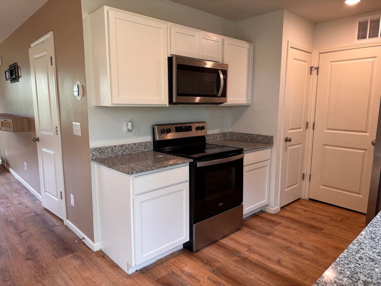 545 Spring St - Photo 5 of 26