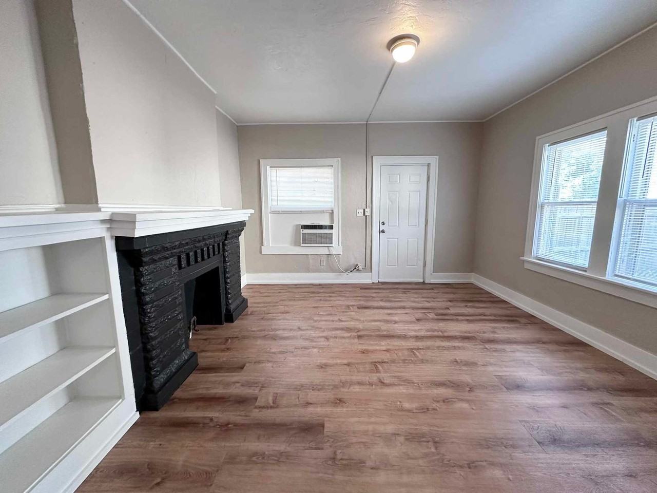 1603 Nw 22nd St - Photo 3 of 12