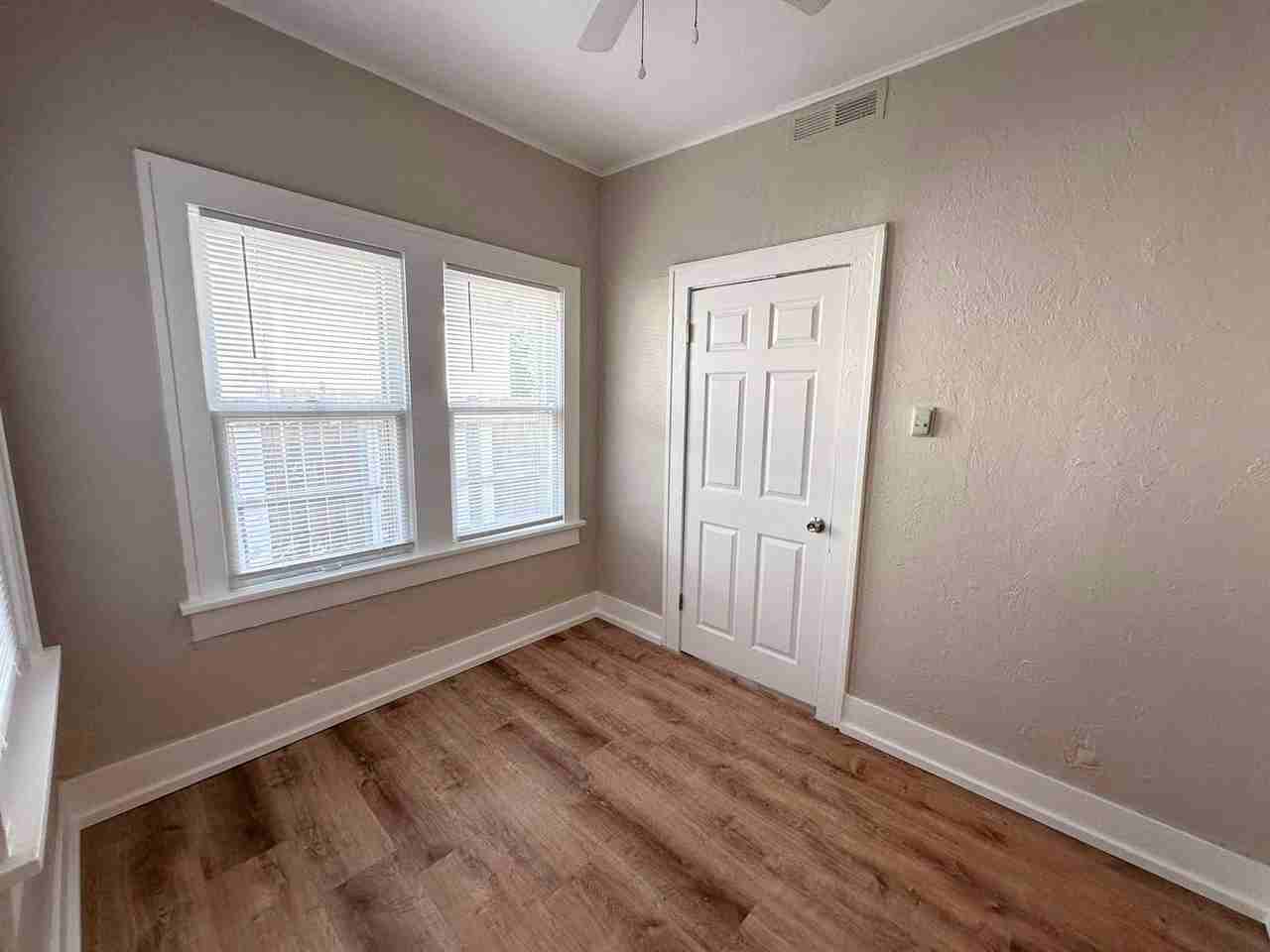 1603 Nw 22nd St - Photo 4 of 12