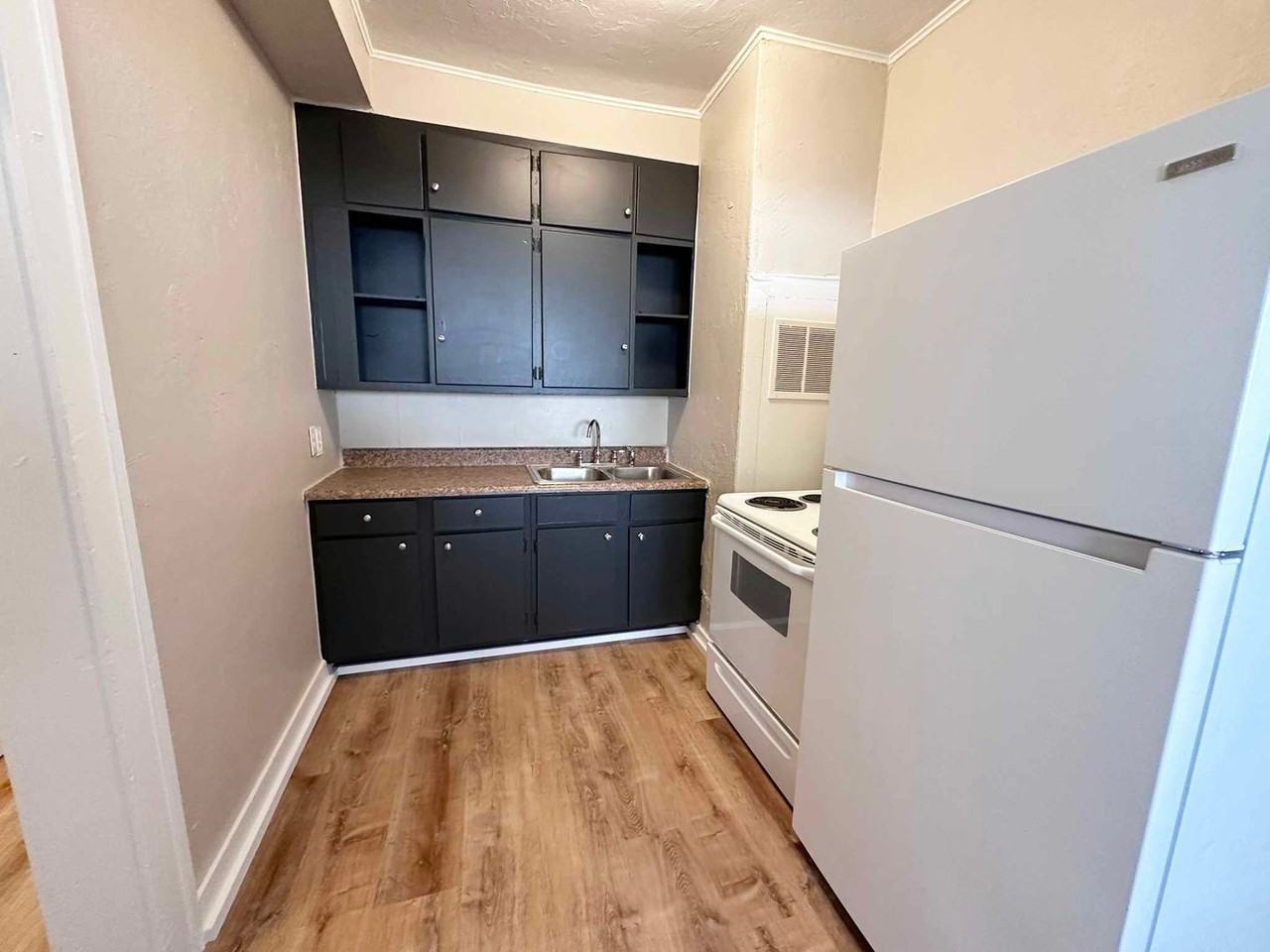 1603 Nw 22nd St - Photo 5 of 12