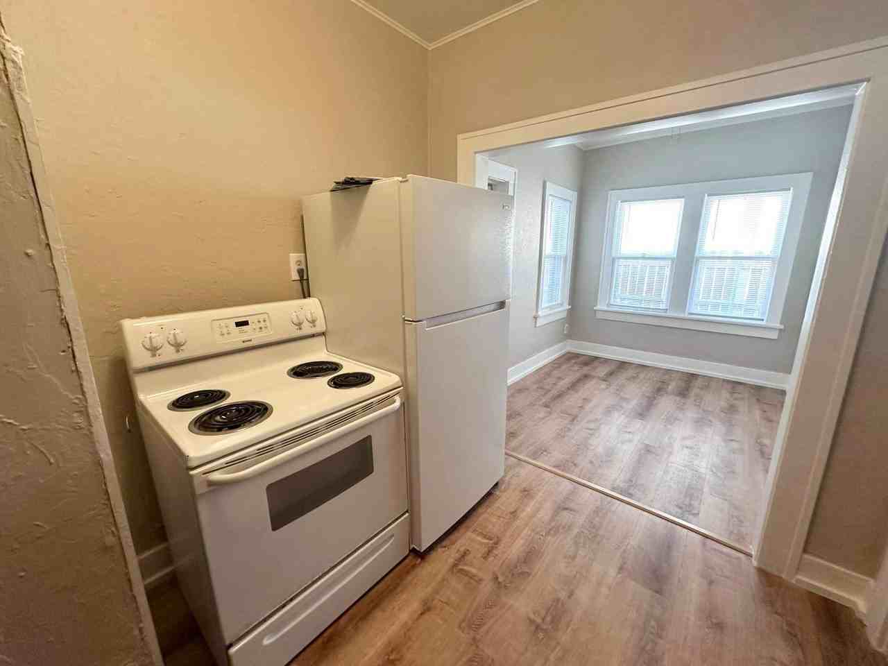 1603 Nw 22nd St - Photo 6 of 12