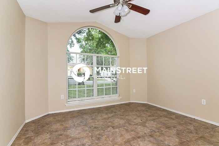 3806 Creek Way Ct - Photo 5 of 15