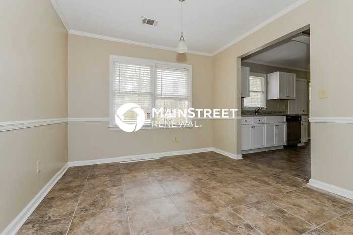 355 Victoria Dr - Photo 4 of 15