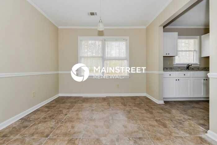 355 Victoria Dr - Photo 5 of 15