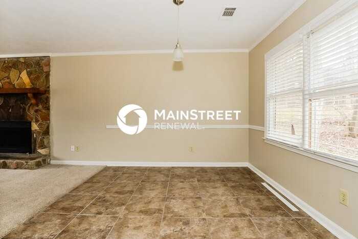 355 Victoria Dr - Photo 6 of 15
