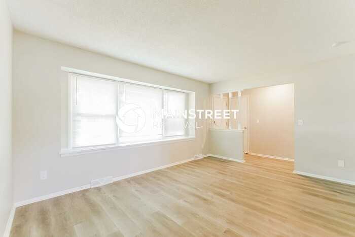 11604 Palmer Ave - Photo 4 of 17
