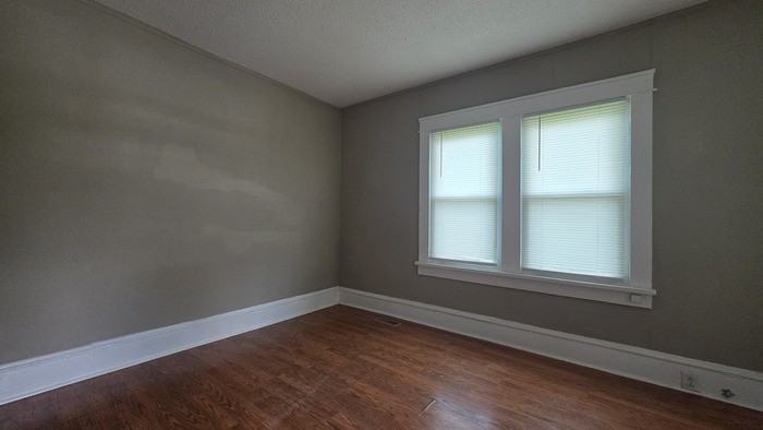 105 Hillcrest Dr - Photo 3 of 7