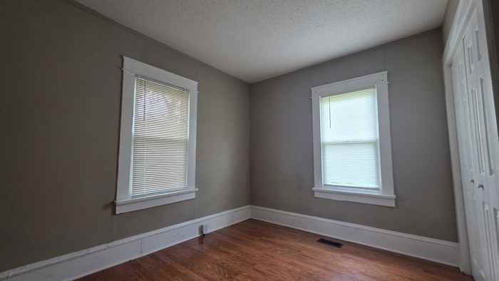105 Hillcrest Dr - Photo 6 of 7