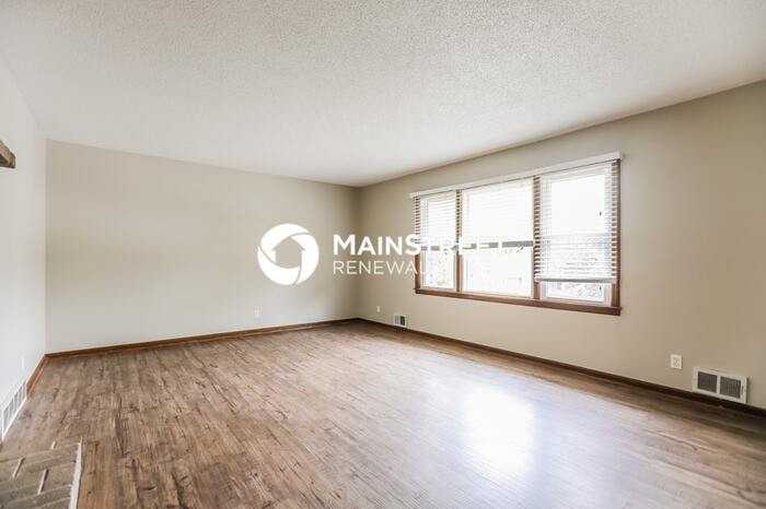 3705 E 113th Ter - Photo 3 of 17