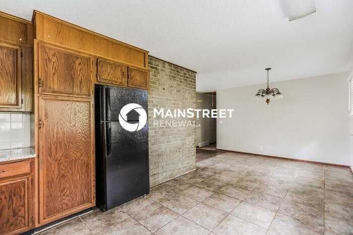 3705 E 113th Ter - Photo 5 of 17