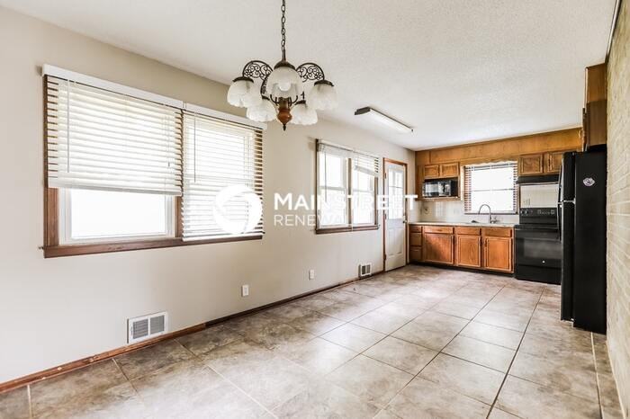 3705 E 113th Ter - Photo 6 of 17