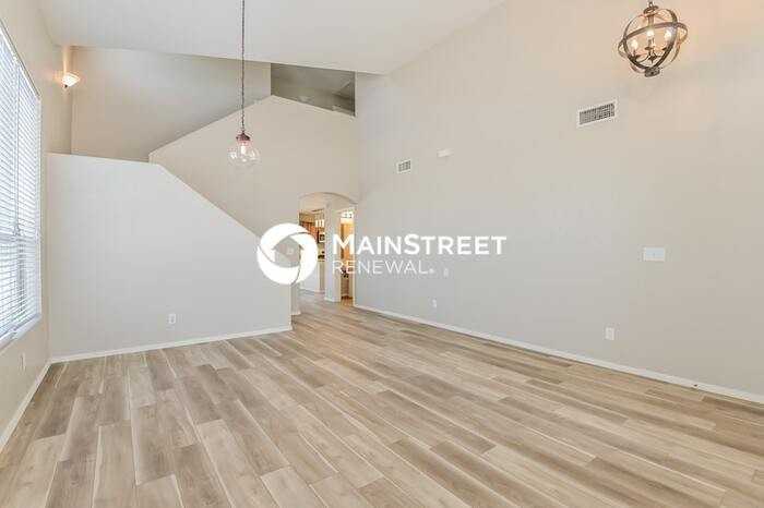 3341 W Brackenbury Ct - Photo 3 of 17