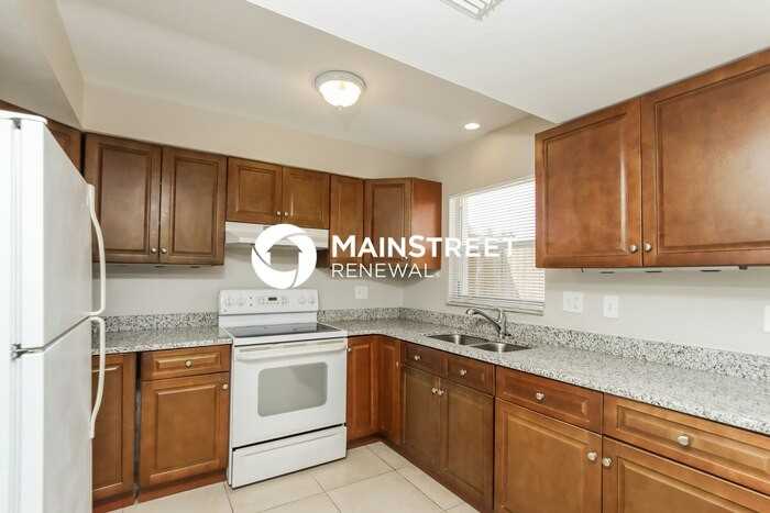 839 Onyx Dr Ne - Photo 5 of 16