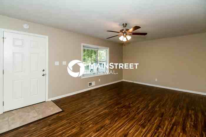 537 Roxbury Dr - Photo 5 of 18