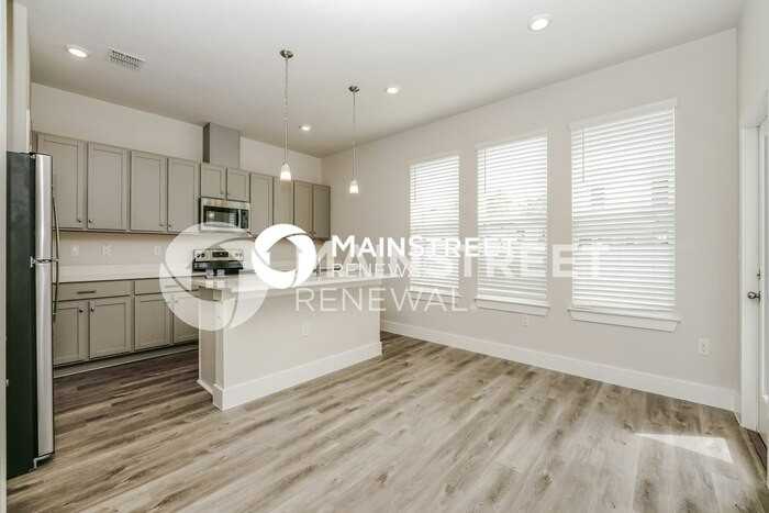 333 S Pine St #1 - Photo 7 of 17