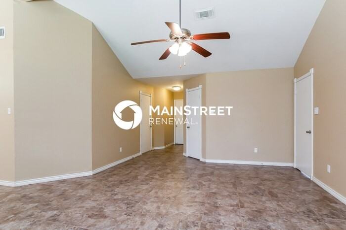 8222 Buckeye Glen Ln - Photo 2 of 15