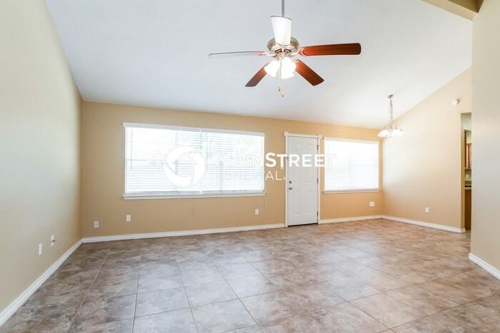 8222 Buckeye Glen Ln - Photo 3 of 15
