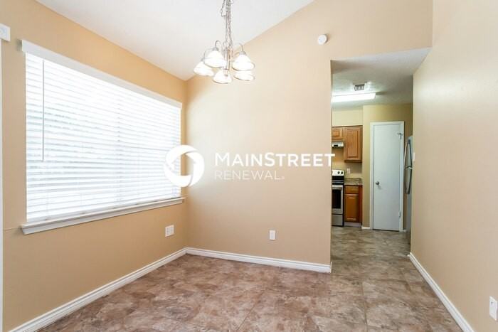 8222 Buckeye Glen Ln - Photo 4 of 15