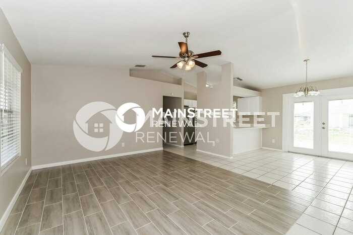 2621 Nw 3rd Pl - Photo 6 of 16
