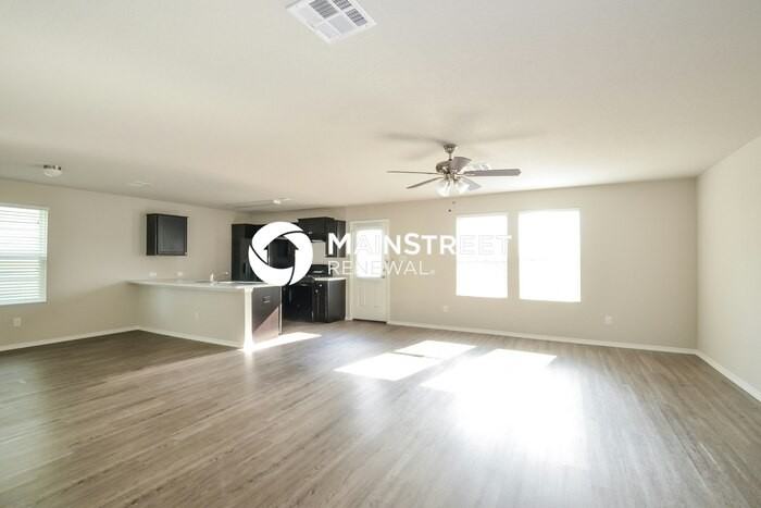 5002 Everett Loop - Photo 3 of 15