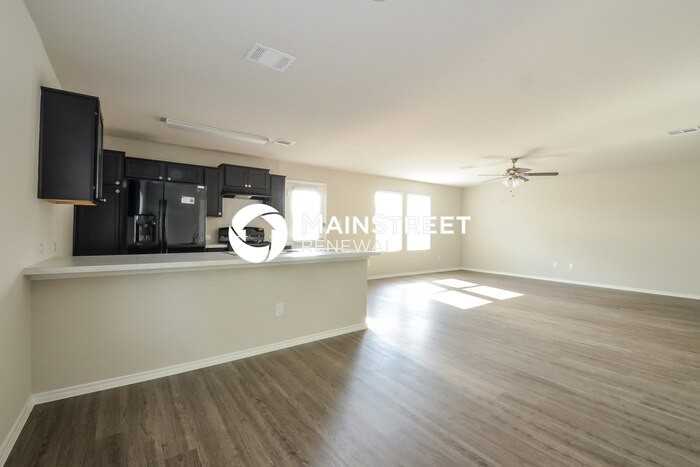 5002 Everett Loop - Photo 4 of 15