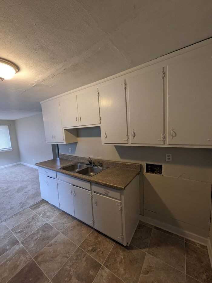 1003 12th Street Dr Sw #4 - Photo 2 of 9