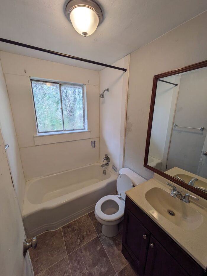 1003 12th Street Dr Sw #4 - Photo 5 of 9
