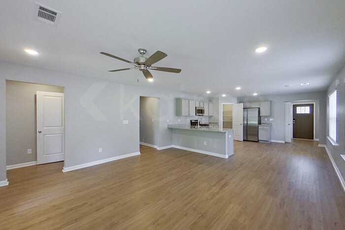 649 June St - Photo 2 of 21
