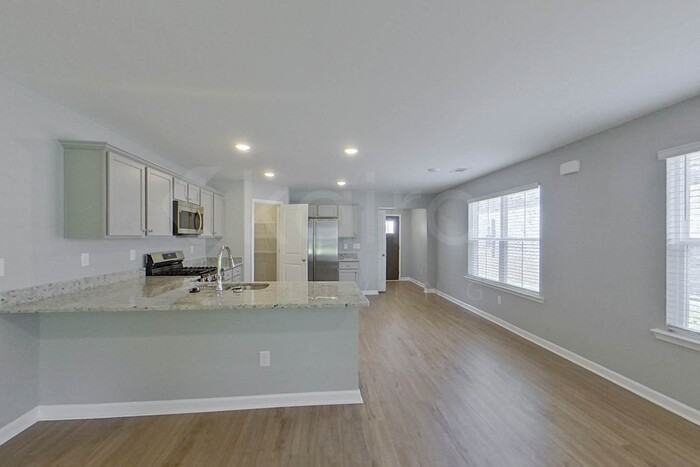 649 June St - Photo 4 of 21