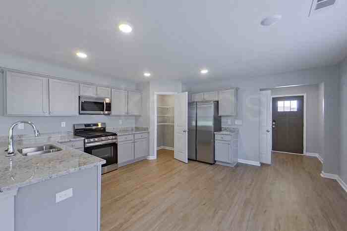 649 June St - Photo 5 of 21