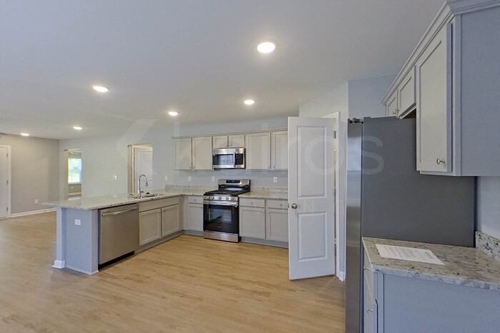 649 June St - Photo 6 of 21