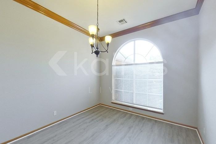 3101 Ne 130th St - Photo 4 of 27