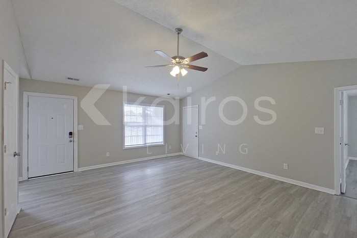 150 Chapel Hill Dr - Photo 2 of 21