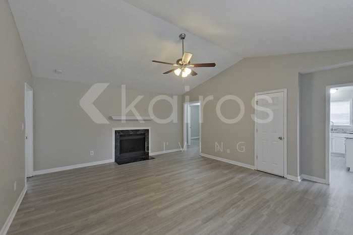 150 Chapel Hill Dr - Photo 4 of 21