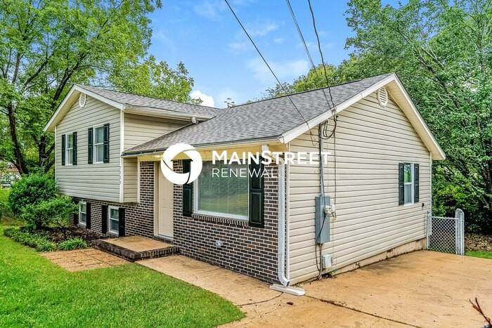 7509 Faye St - Photo 4 of 17
