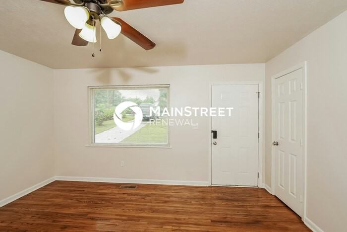 7509 Faye St - Photo 5 of 17