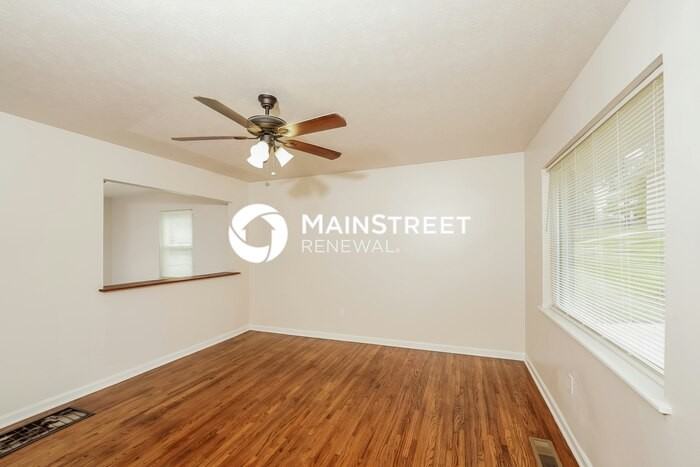 7509 Faye St - Photo 6 of 17