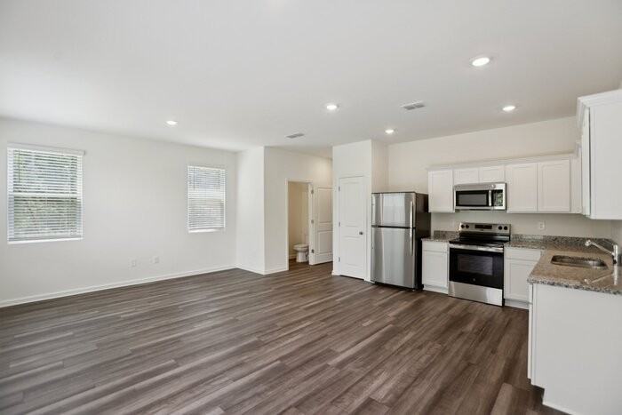 2572 Coventry St Sw - Photo 5 of 21