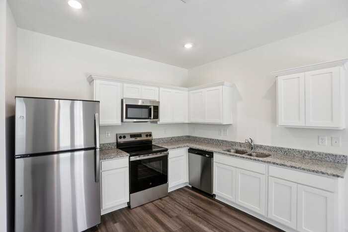 2572 Coventry St Sw - Photo 4 of 21