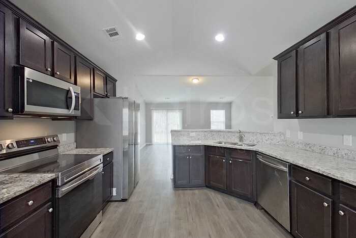 124 Bluff Rd - Photo 2 of 5