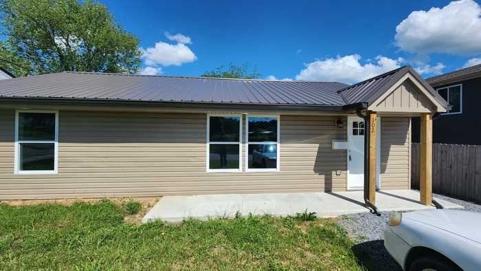 102 S North St - Photo 2 of 11